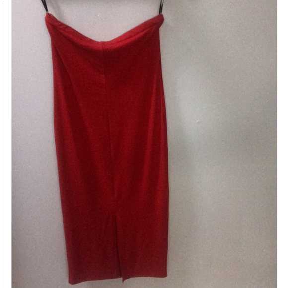 Strap less red dress - Picture 2 of 3